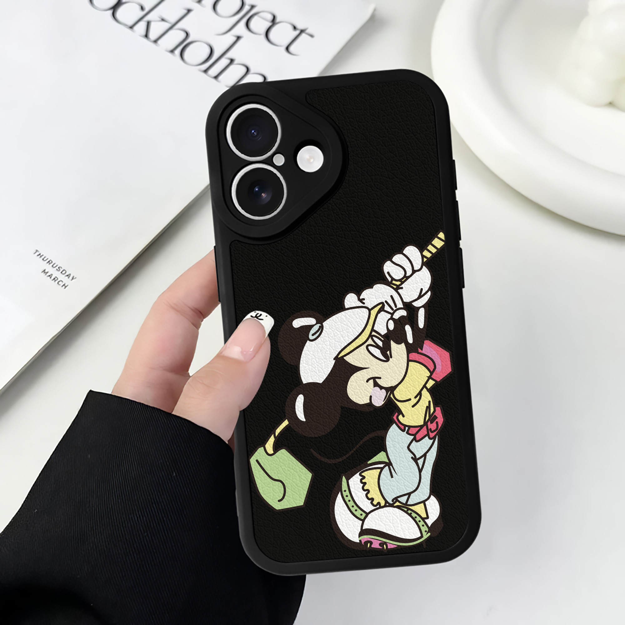 （画像用） ミッキーマウス Mickey Mouse 【iPhone 16シリーズ対応】シリコンスマホケース（レザー調） 材質：シリコン
